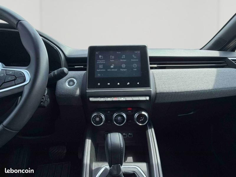 Renault Clio 1.6 E-Tech 145ch full hybrid Techno (image 12)