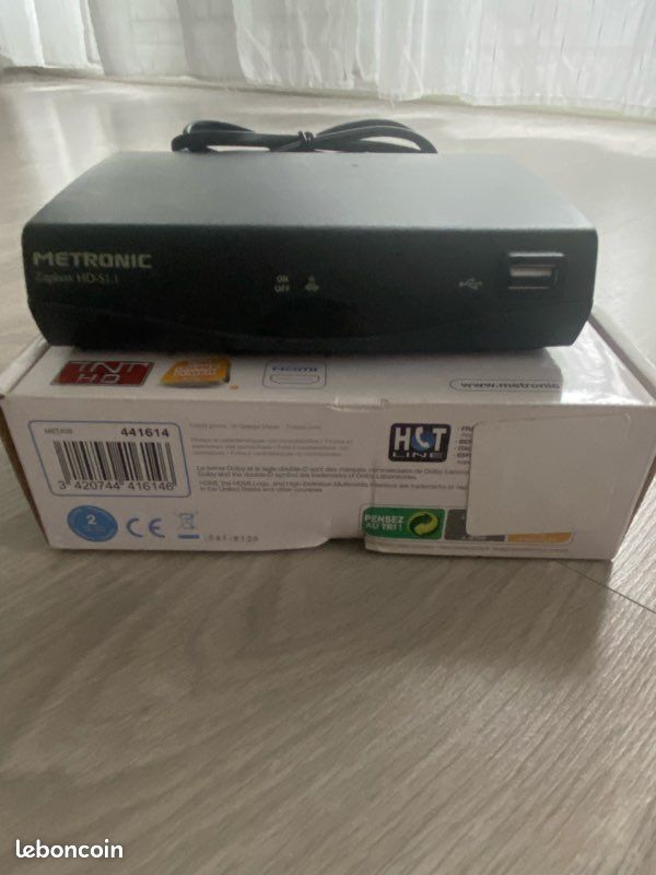 METRONIC 441628 Adaptateur TNT HD avec port USB Zapbox HD-A1