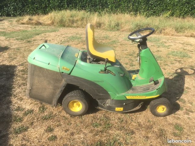 Tondeuse autoportée John Deere CR125 (image 2)