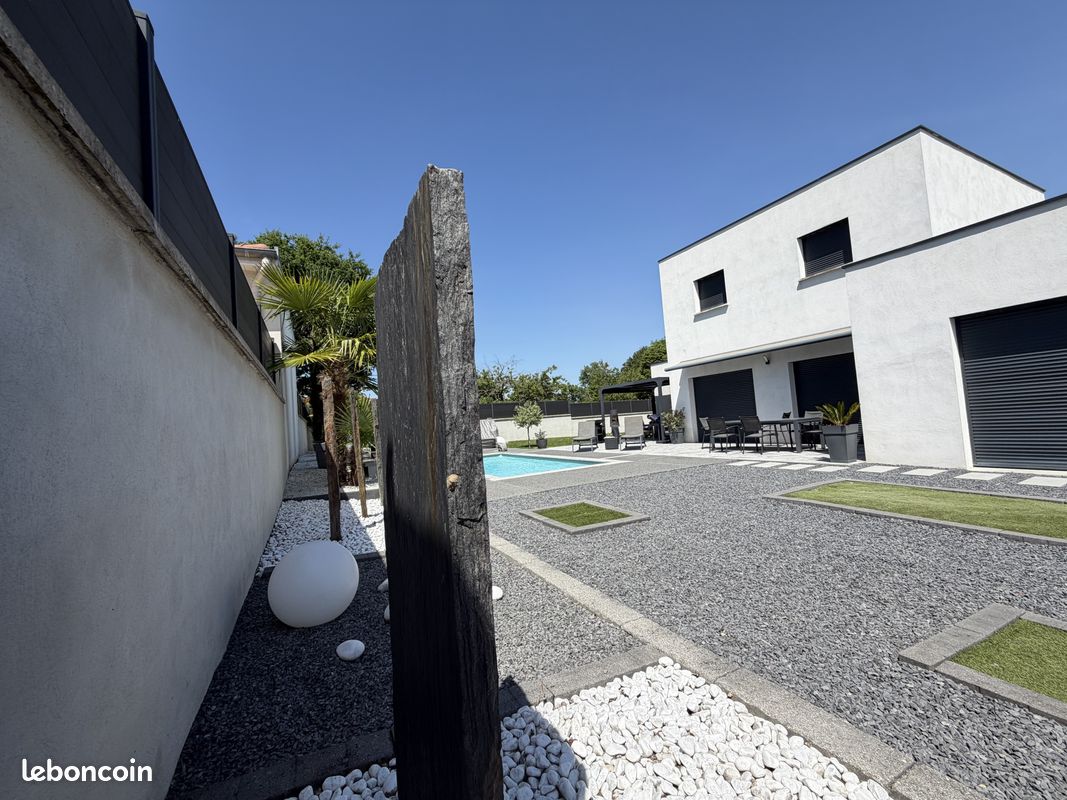 Maison 6 pièces 150 m² · à Saint-Léger-sur-Roanne · 150 m² · 489 000 €