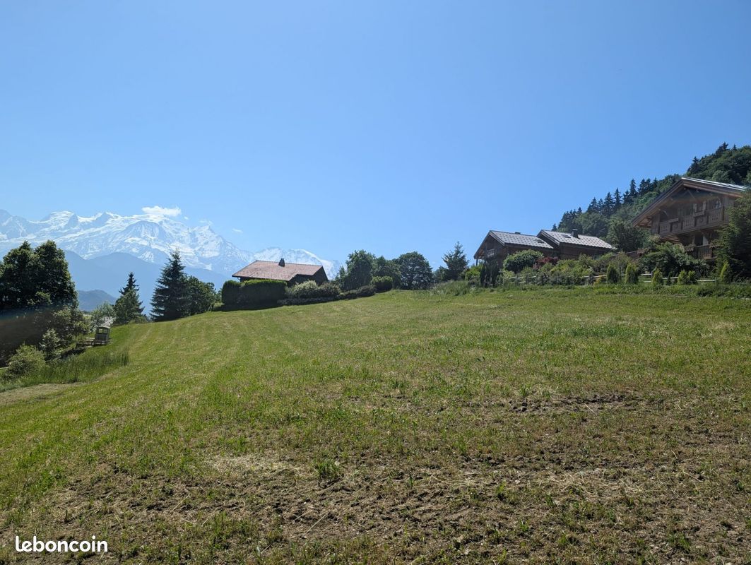 Terrain 1442 m² · à Sallanches · 1 442 m² · 250 000 €