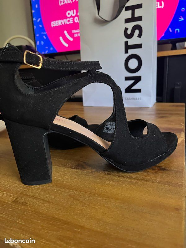 Chaussures ouvertes noires à talon (image 2)