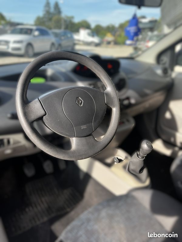 RENAULT TWINGO 2 1.2 60cv noir (image 4)