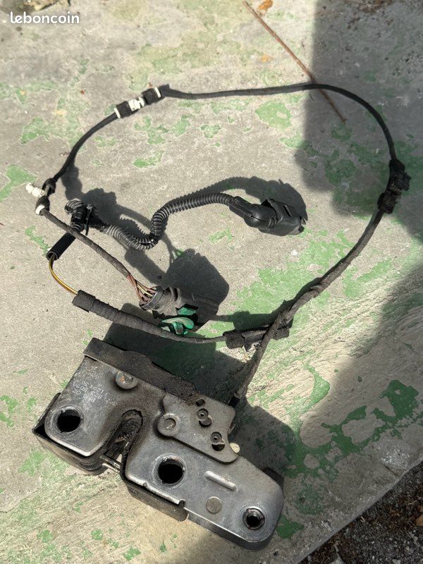 Serrure de capot Passat b7 (image 1)