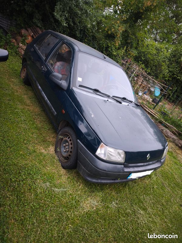 Clio (image 3)