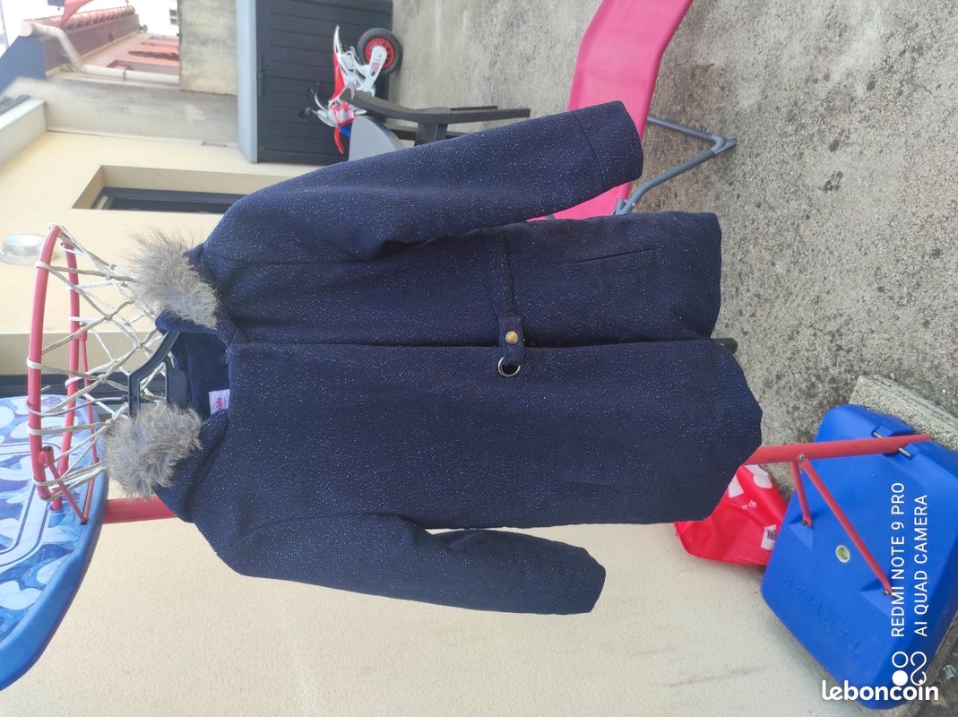 Blouson fille bleu marine à paillettes 10 ans (image 1)