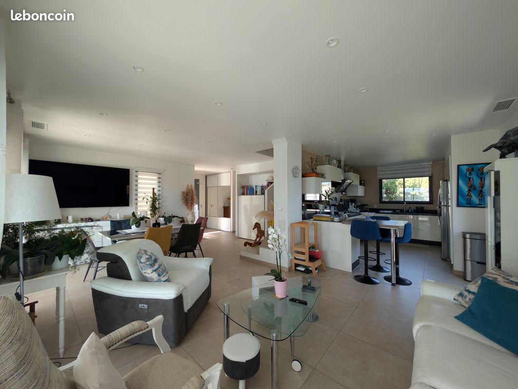 Vente villa t4 avec piscine jardin et garage (image 11)