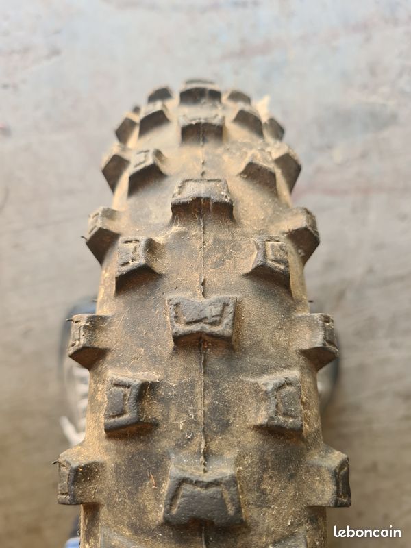 Pneu Michelin 2.50-12 (image 1)