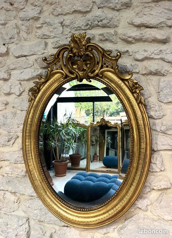 Miroir ancien ovale à fronton doré à la d’or antiquité 70cm/49,5cm (image 1)