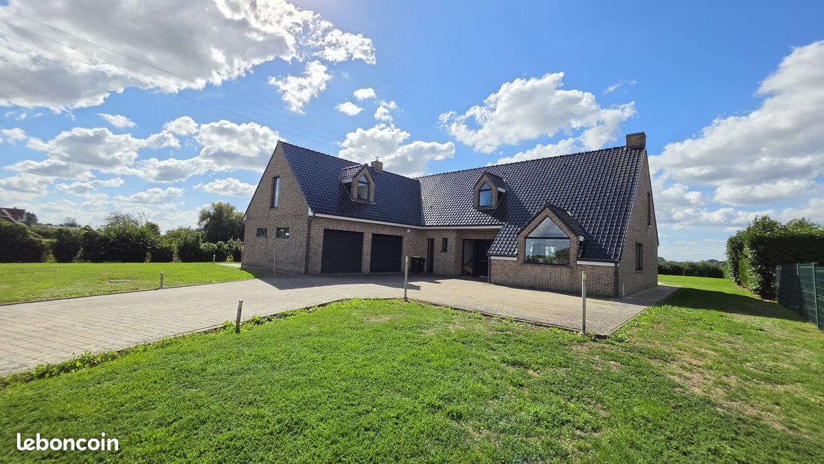 Maison 7 pièces 260 m² · à Bailleul · 260 m² · 695 000 €