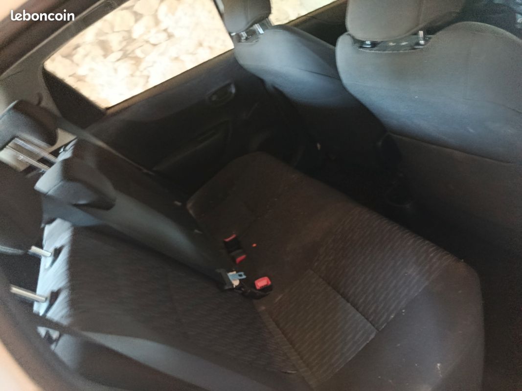 Intérieur Yaris 2012 (image 2)