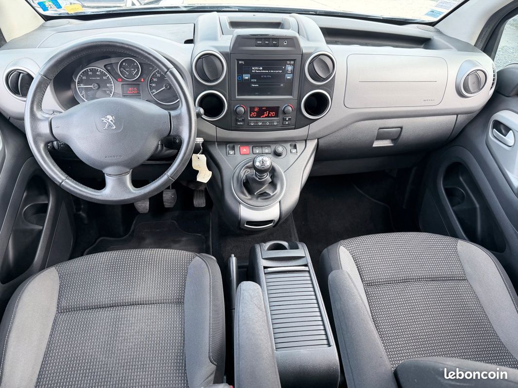 PEUGEOT PARTNER TEPEE 1.6 BlueHDi 120ch S&S BVM6 Outdoor (image 14)