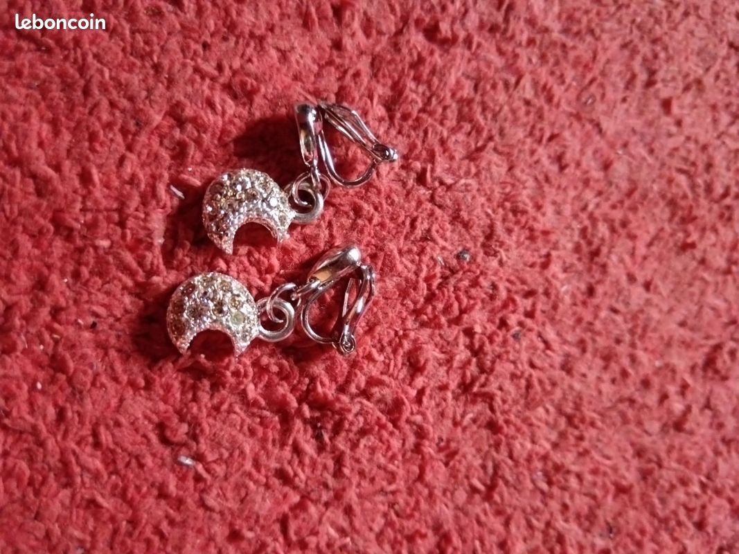 Petites Boucles D'oreilles Clips - Réf. 657 - Occasion état Neuf