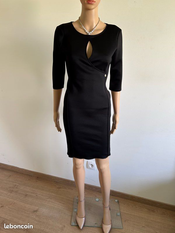 Robe noire à manches courtes Rinascimento taille S TBE Vêtements