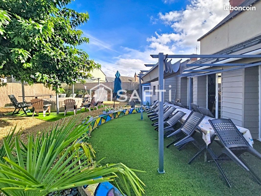 Maison 8 pièces 167 m² · à Etriche · 167 m² · 334 400 €