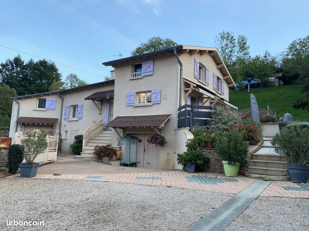 Maison 6 pièces 171 m² · à Pierreclos · 171 m² · 295 000 €