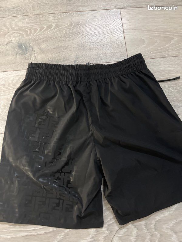Short fendi (image 2)