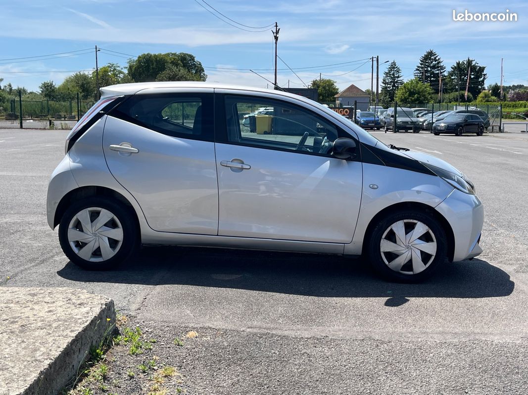 TOYOTA AYGO 1.0 VVTI 70 *RIEN A PREVOIR - MOTEUR A CHAINE - CAMERA DE RECUL - CLIMATISATIOn (image 4)