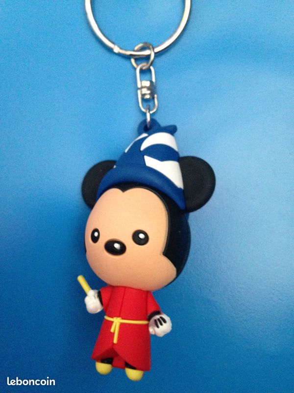 Porte clés disney disneyland paris : Mickey Sorcier en relief 3D (image 1)