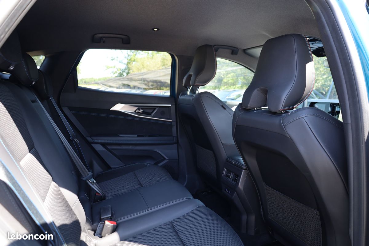 Renault Austral 1.2 E-Tech full hybrid 200 Esprit Alpine 2025 (image 9)