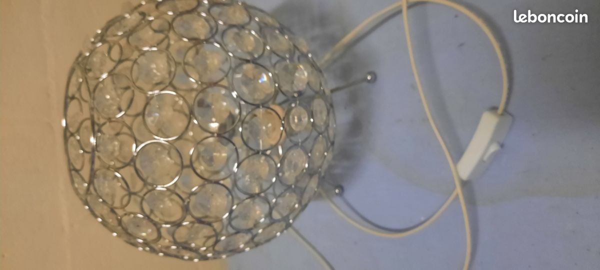 Luminaire pour chevet ou table sur pied (image 3)