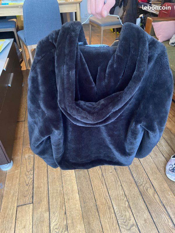 Blouson fausse fourrure Zara taille xs (image 2)