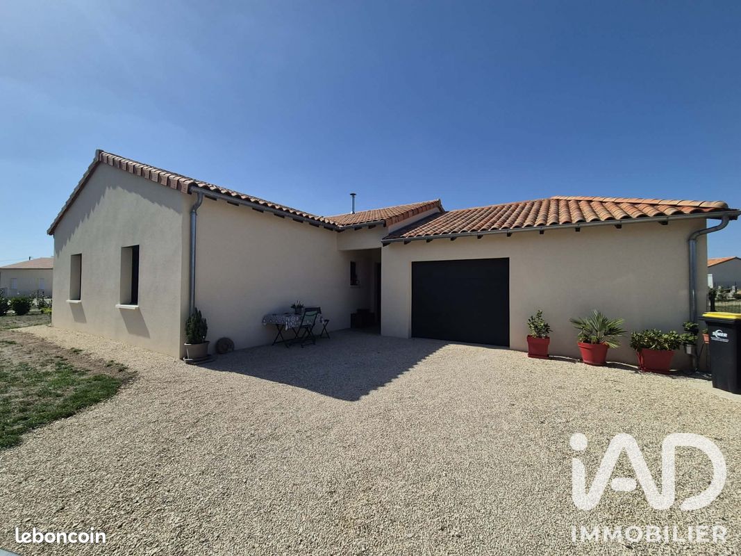 Maison 3 pièces 84 m² · à Savigné · 84 m² · 235 000 €