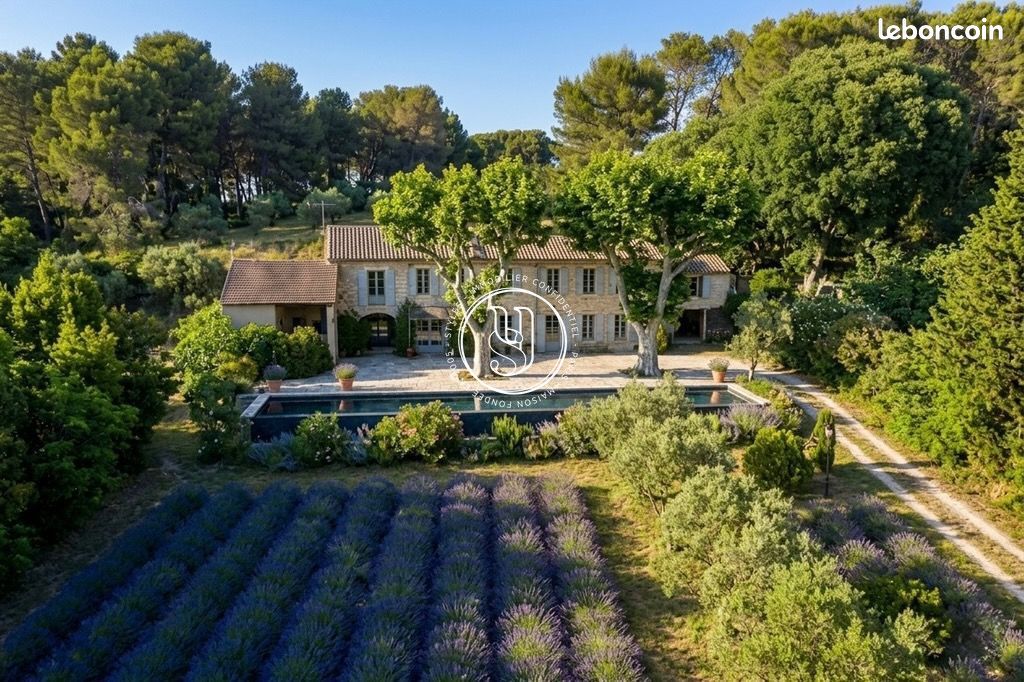 Maison 8 pièces 234 m² · à Saint-Rémy-de-Provence · 234 m² · 1 980 000 €