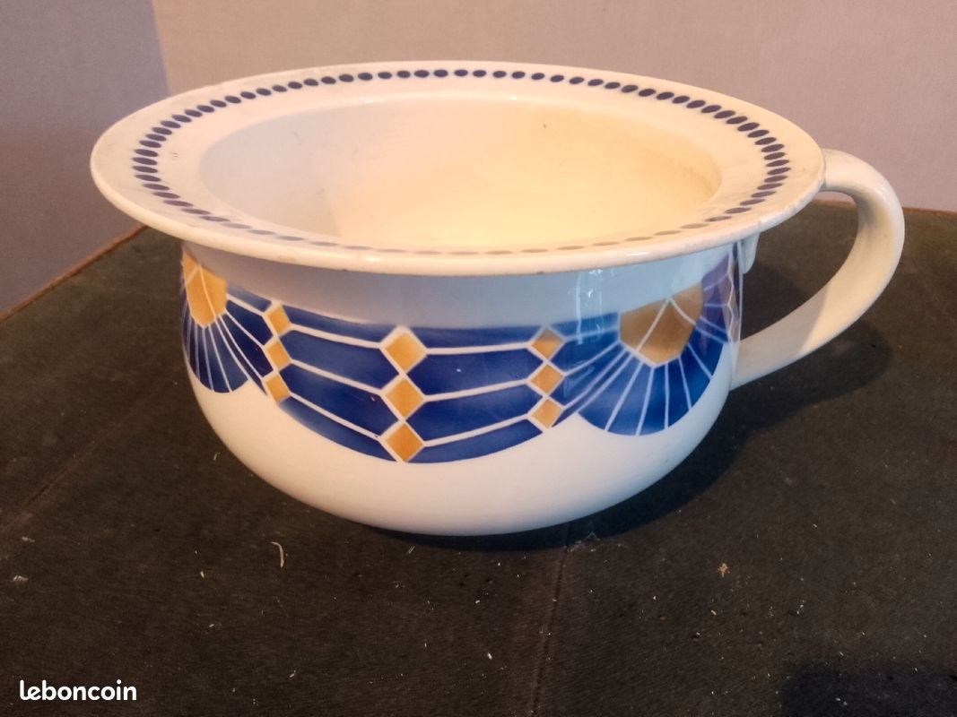 Antique pot de chambre véritable, faïence Saint Gabriel (image 1)