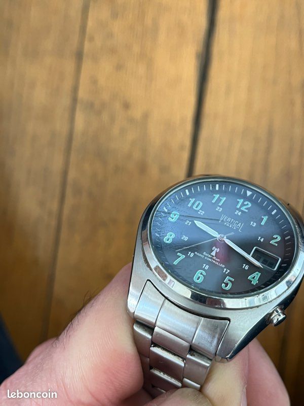 Montre à quartz solaire radio contrôlée Vertical Paris (image 12)