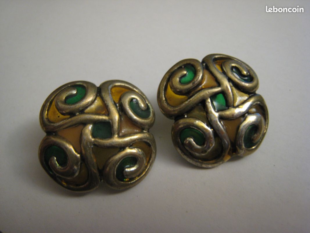 Hermès Paire De Clips d'Oreilles Coquillages Plaqué Or Et