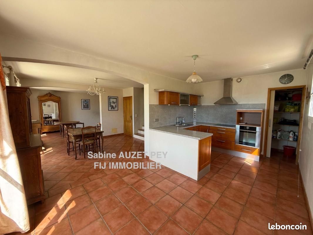 Maison 7 pièces 300 m² · à Le Brusquet · 300 m² · 363 900 €