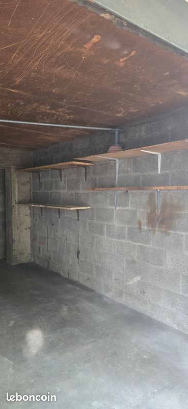 Garage (image 2)