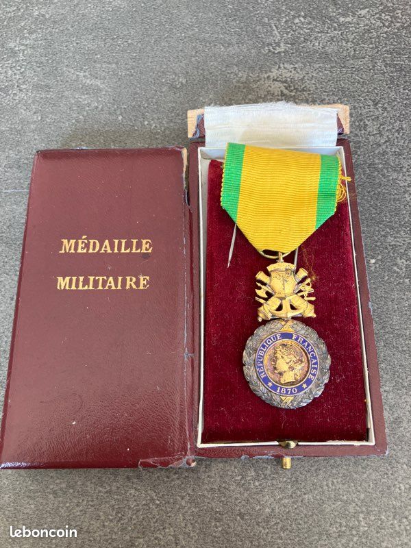 FRANCE MEDAILLE MILITAIRE 3 ème REPUBLIQUE VALEUR ET DISCIPLINE EN Argent Poinconne Monnaie De Paris