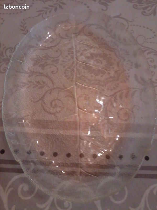 Plat ovale forme feuille en verre transparent (image 1)