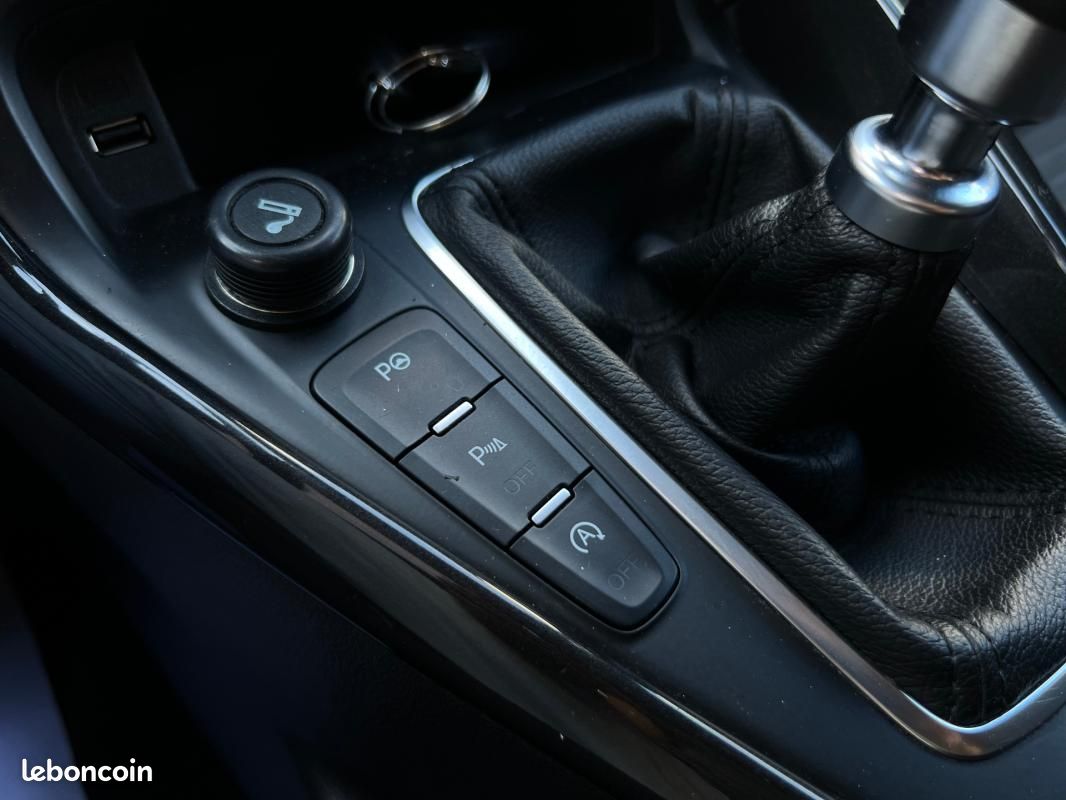 Ford Focus 1.0 EcoBoost 125 S&S Titanium / CAMERA KEYLESS DETECT ANGLE MORTS (image 20)