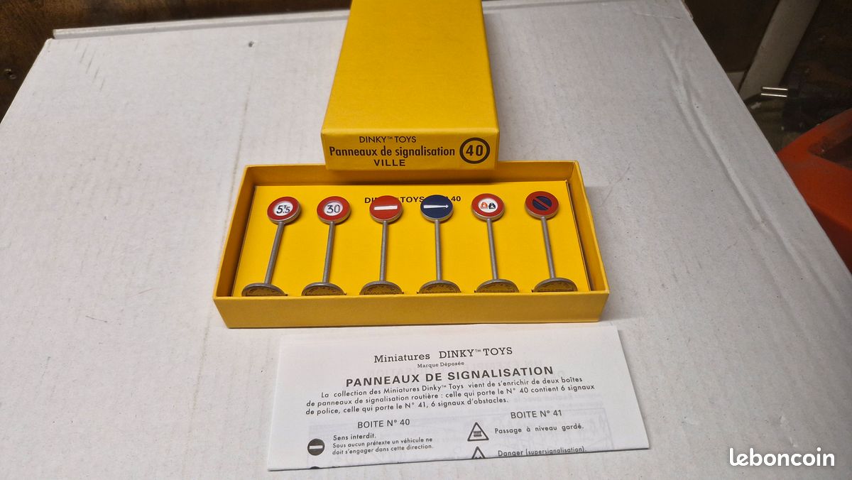 Dinky Toys Atlas - 6 Panneaux De Signalisation Ville, Référence 40, Neufs