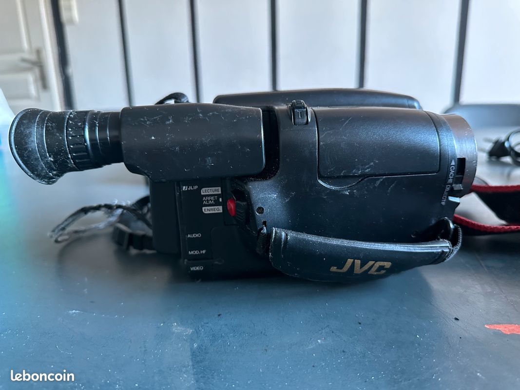 JVC Compact VHS Video Camcorder Camera GR-AX720U 18X Zoom AS IS Untested