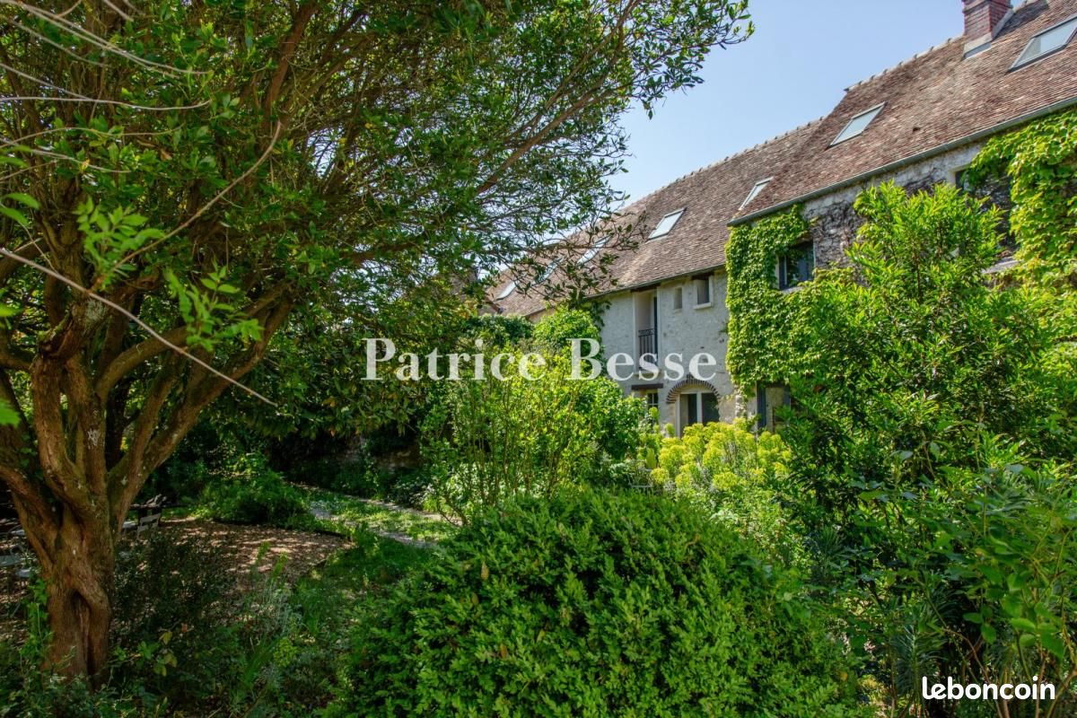 Maison 12 pièces 260 m² · à Montchauvet · 260 m² · 675 000 €
