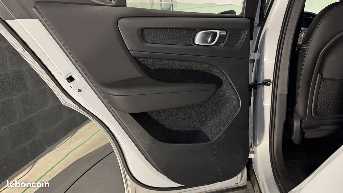 VOLVO XC40 1.5 T3 165ch R-DESIGN 2WD GEARTRONIC - TO PANO - CAMERA (image 19)