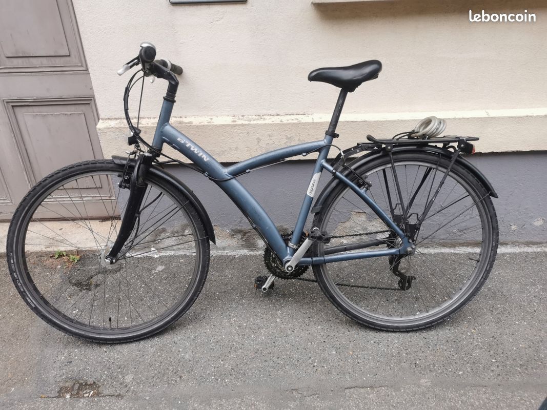 Velo Btwin Original 520 gris bleu Dynamo avant et arrière