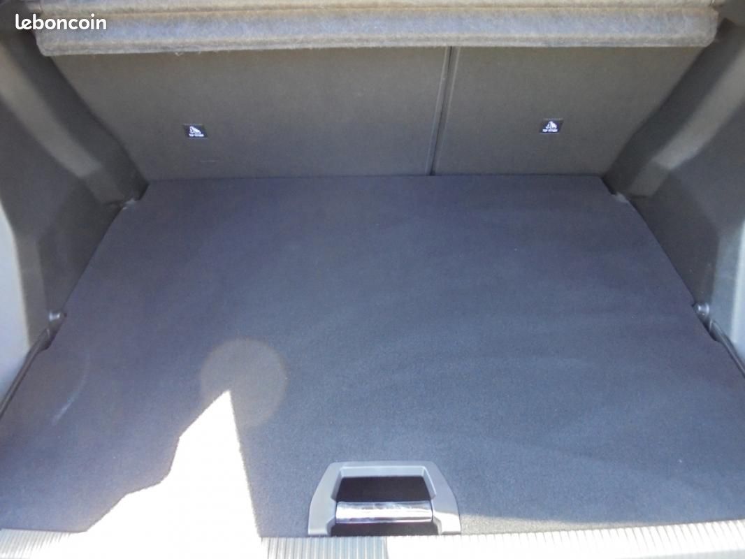 Peugeot 2008 130 SetS EAT8 GT (image 6)