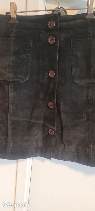Mini-jupe noire en cuir taille 38 (image 1)