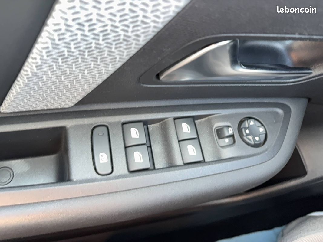 CITROEN C4 PureTech 130 S&S BVM6 Feel (image 17)
