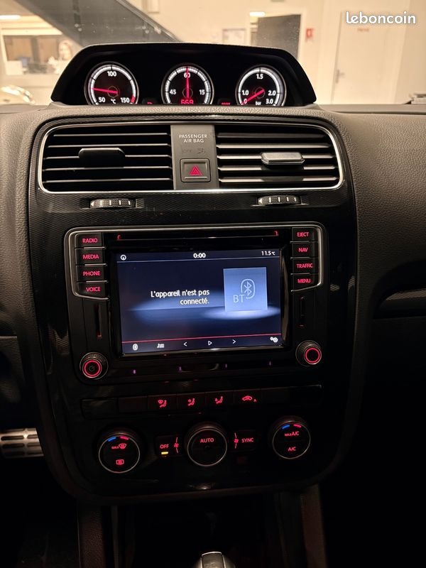 VOLKSWAGEN SCIROCCO 2.0 TDI 150 R LINE BLACK SESSIOn (image 21)