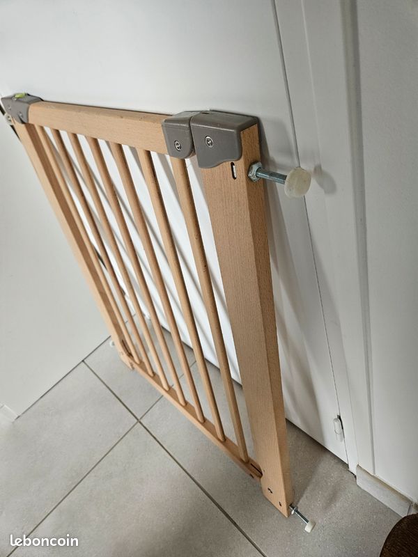 Barrière de sécurité en bois (image 2)