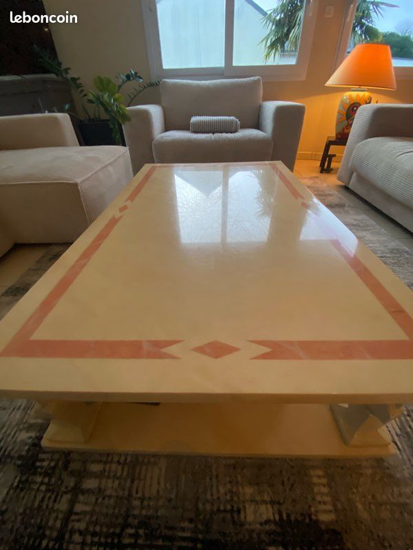 Table de salon en imitation marbre (image 1)