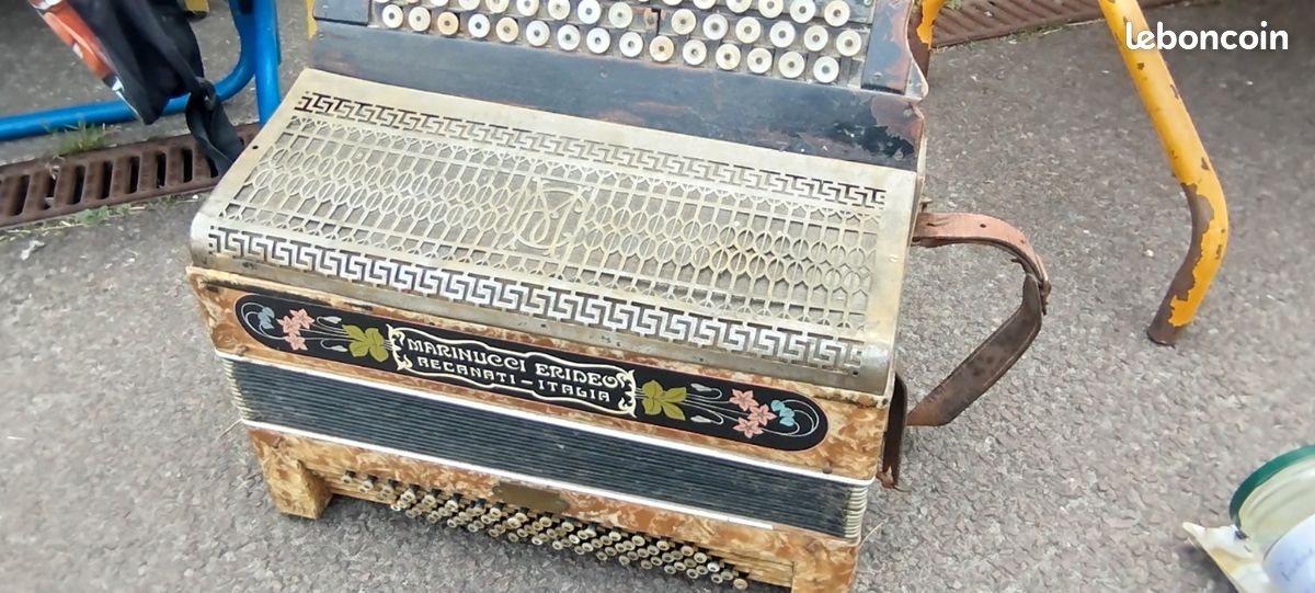 Bel accordéon ancien italien Marinucci Erideo Italia (image 1)