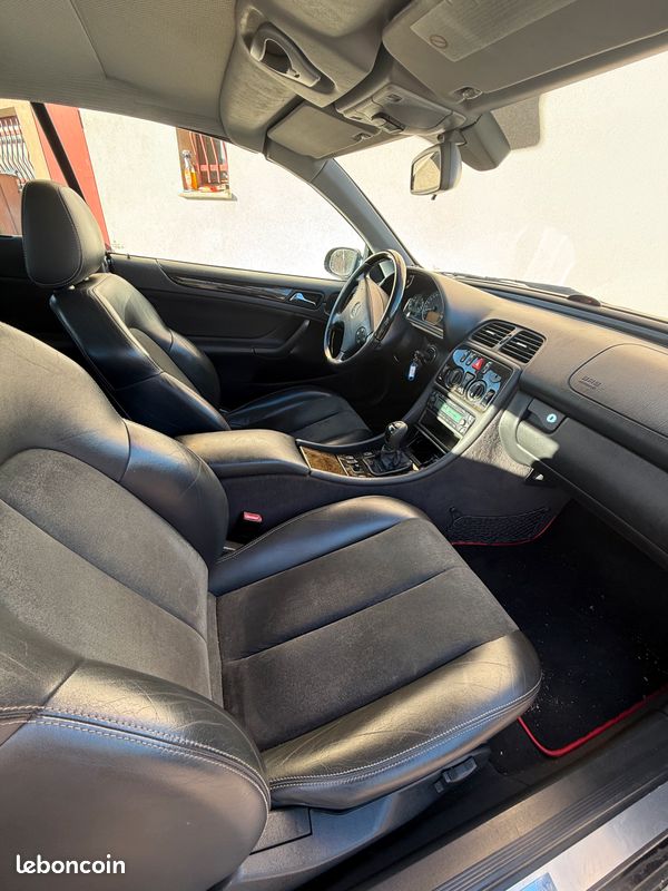 Mercedes CLK 230 Kompressor Cabriolet Final édition/ 2002/ Jantes/ Climatisation/ Semi-cuire (image 3)