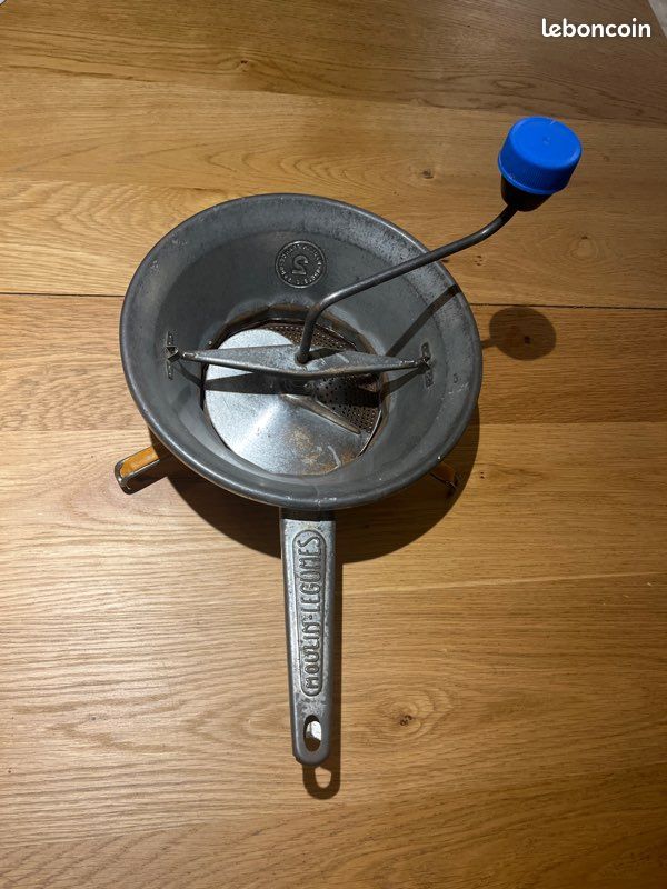 Presse purée / moulin à légumes vintage (image 1)